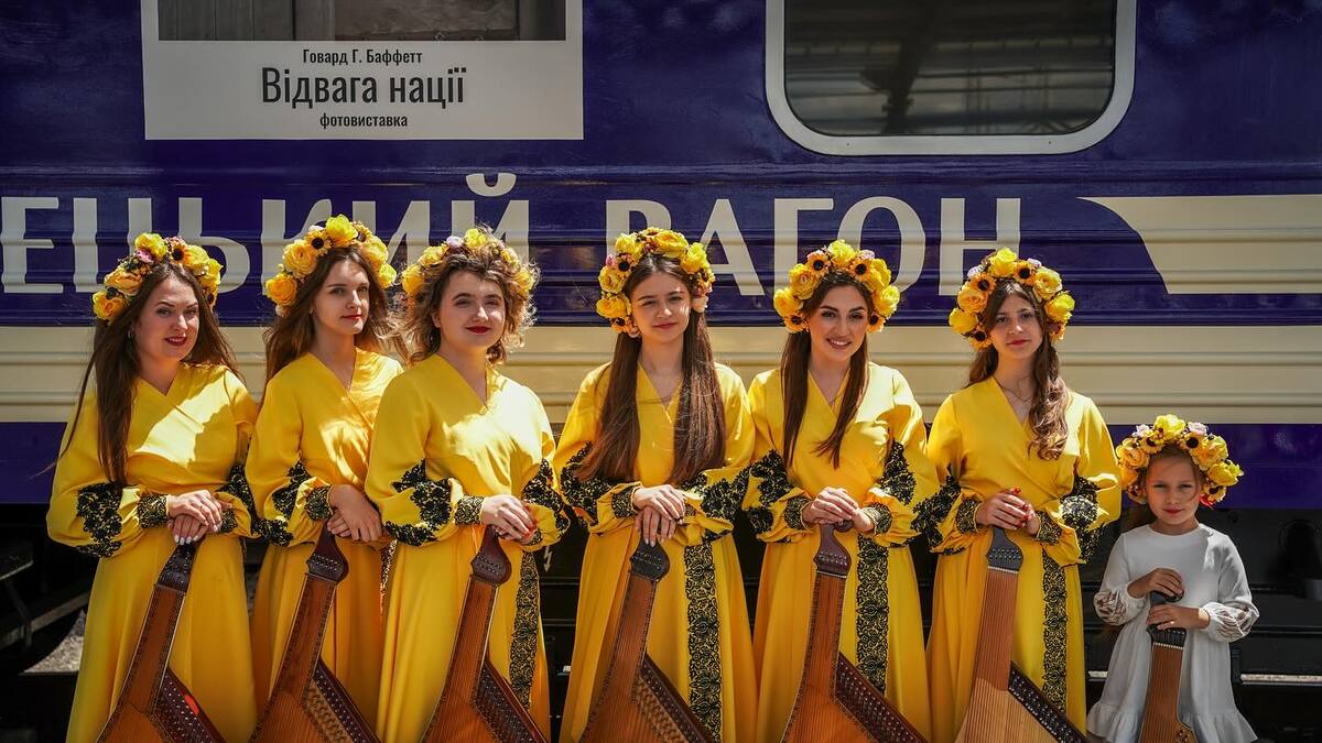 Ансамбль “Бандурний тандем” виступив на унікальному мистецькому проєкті “Courage of a Nation” у Дніпрі