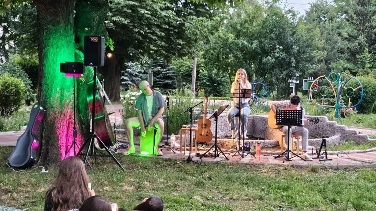 Музичний вечір від “Мистецького кампусу”просто неба у Розарії пройшов чудово!