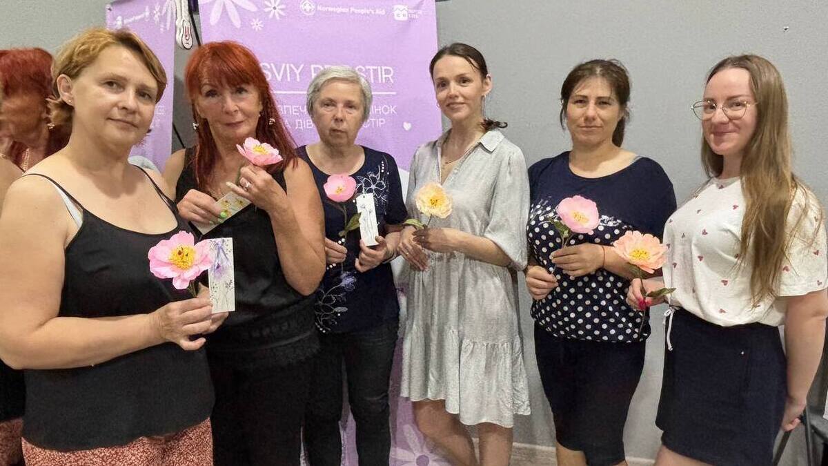 Бумажные цветы как язык поддержки: в Каменском провели тёплый мастер-класс