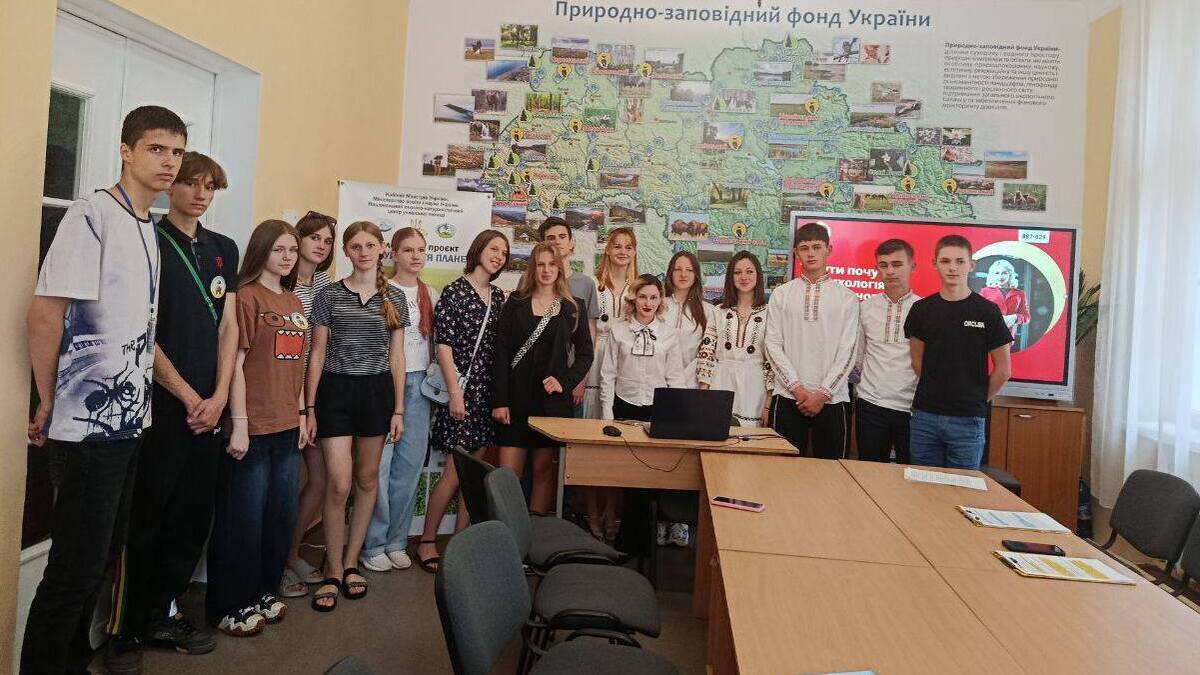 Юні дослідники з Кам’янського гідно представили область на Всеукраїнському зльоті екологічного парламенту