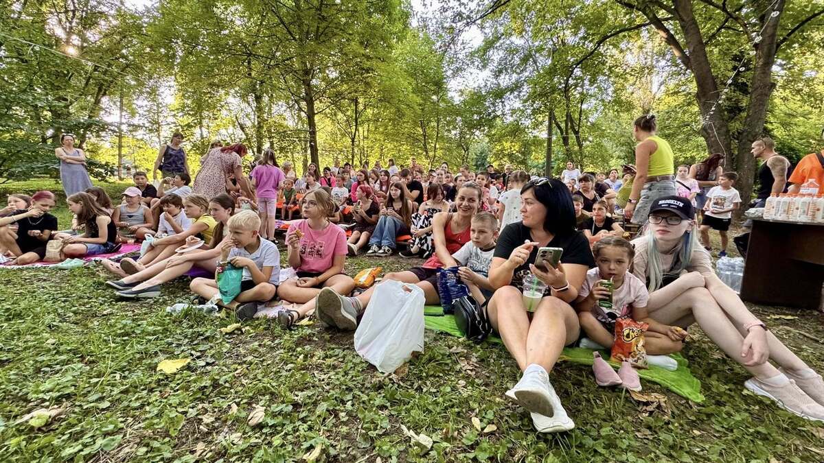 У Розарії знову аншлаг: мешканці Кам’янського обирають кіно разом