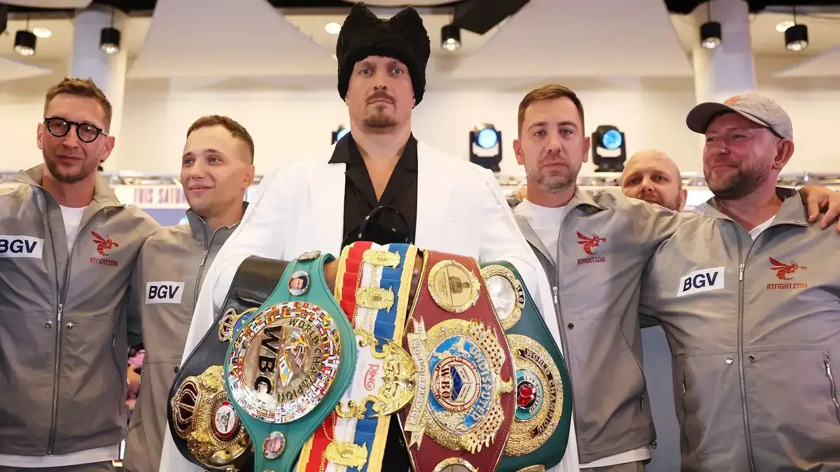 Нокаут у козацькому стилі: костюм Гасанової та перемога Олександра Усика