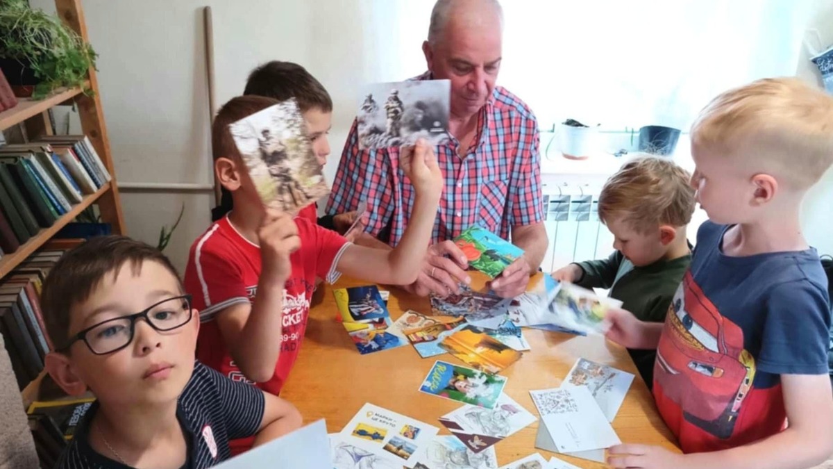 Листівки про незламність духу від колекціонера з Карнаухівки