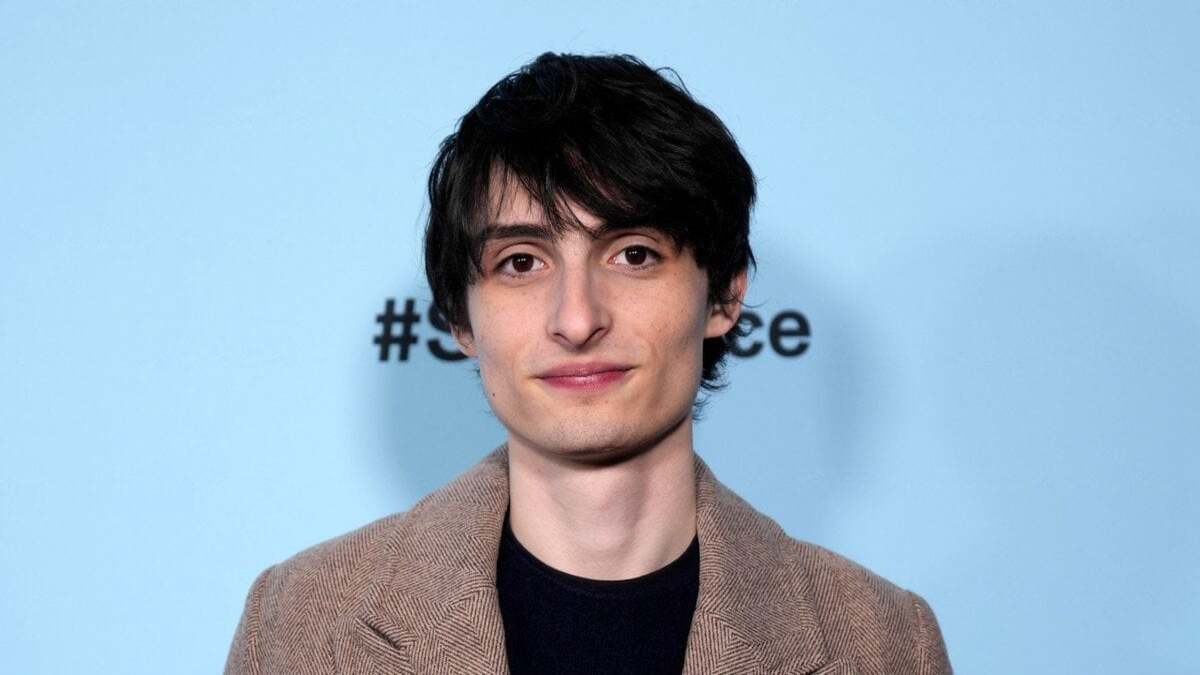 Зірка серіалу “Дивні дива” Фінн Вулфгард постійно донатить Україні