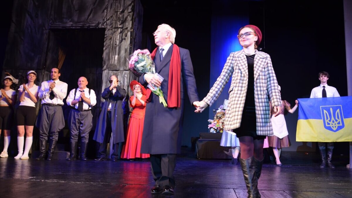 У театрі ім. Лесі Українки Кам’янського показали “Ніч у Лісабоні” Маріупольського драмтеатру