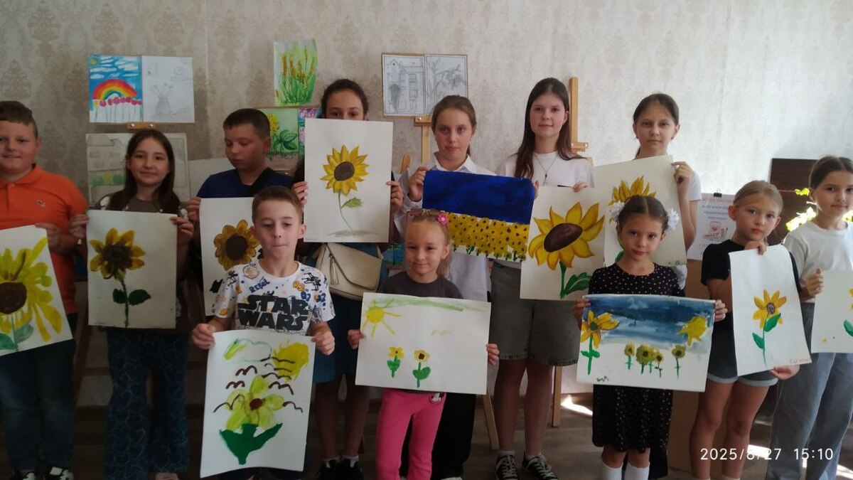 День пам’яті загиблих захисників України: діти малювали соняшники у Кам’янському