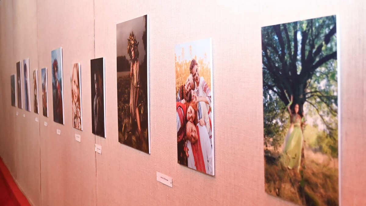 У Музеї історії Кам’янського презентували виставку світлин “Кам’янське крізь об’єктив часу”