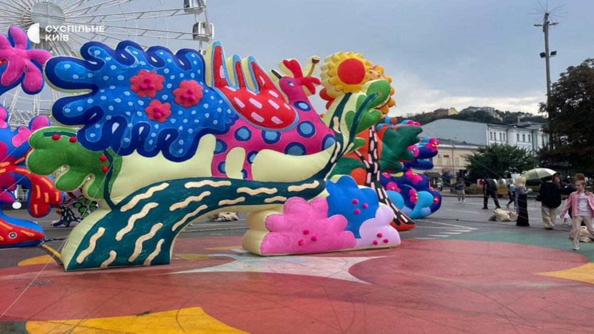 Київ прикрашений яскравими скульптурами: американці показали красу творчості геніальної Марії Приймаченко