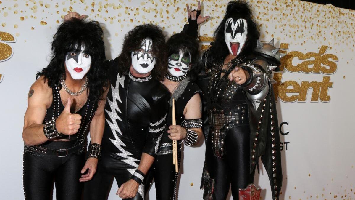Знаменитий фронтмен рок-гурту KISS потрапив в аварію