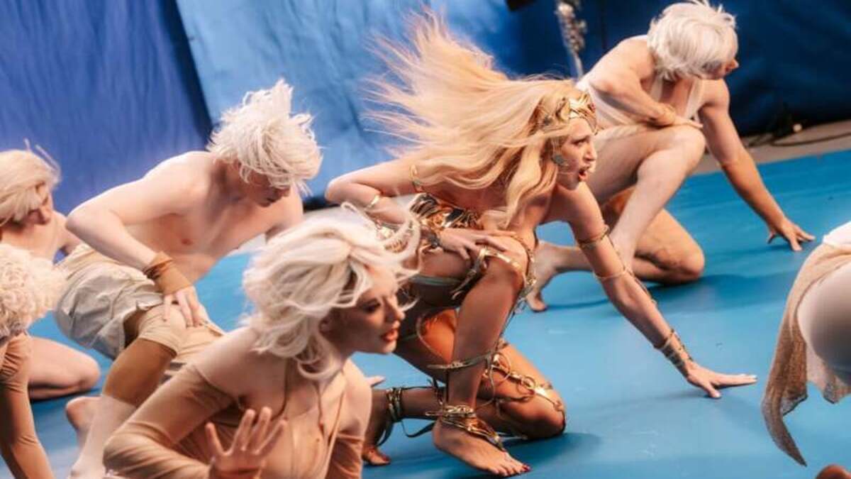 Співачка Оля Полякова записала яскравий кліп на свій англомовний сингл Warrior