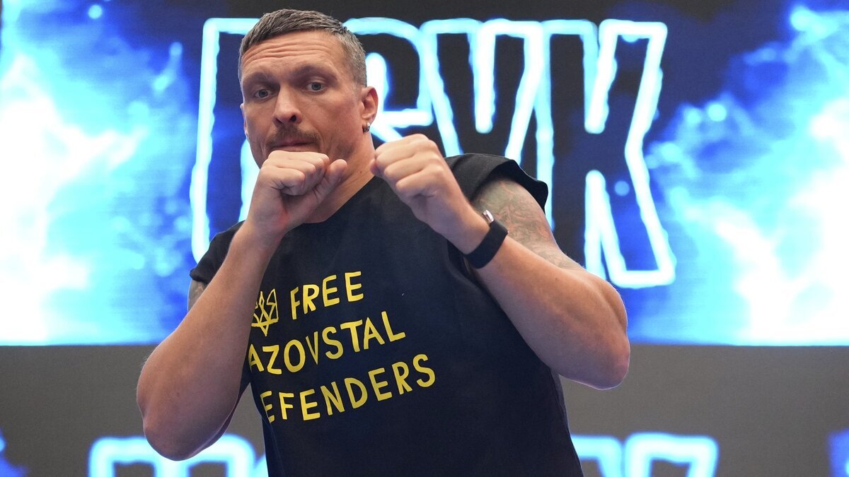 Олександр Усик допомагає відбудувати музей Романа Шухевича у Львові