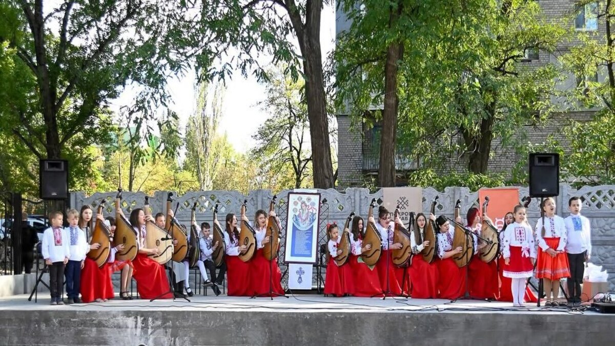 Ансамбль”Бандурний тандем” долучився до благодійного заходу у Кам’янському