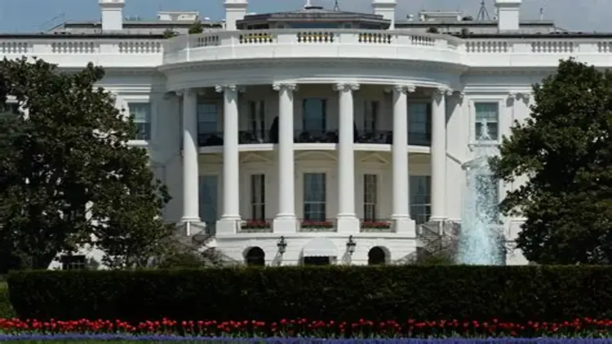 В Вашингтоне началась реконструкция Белого дома: Дональд Трамп строит новый бальный зал