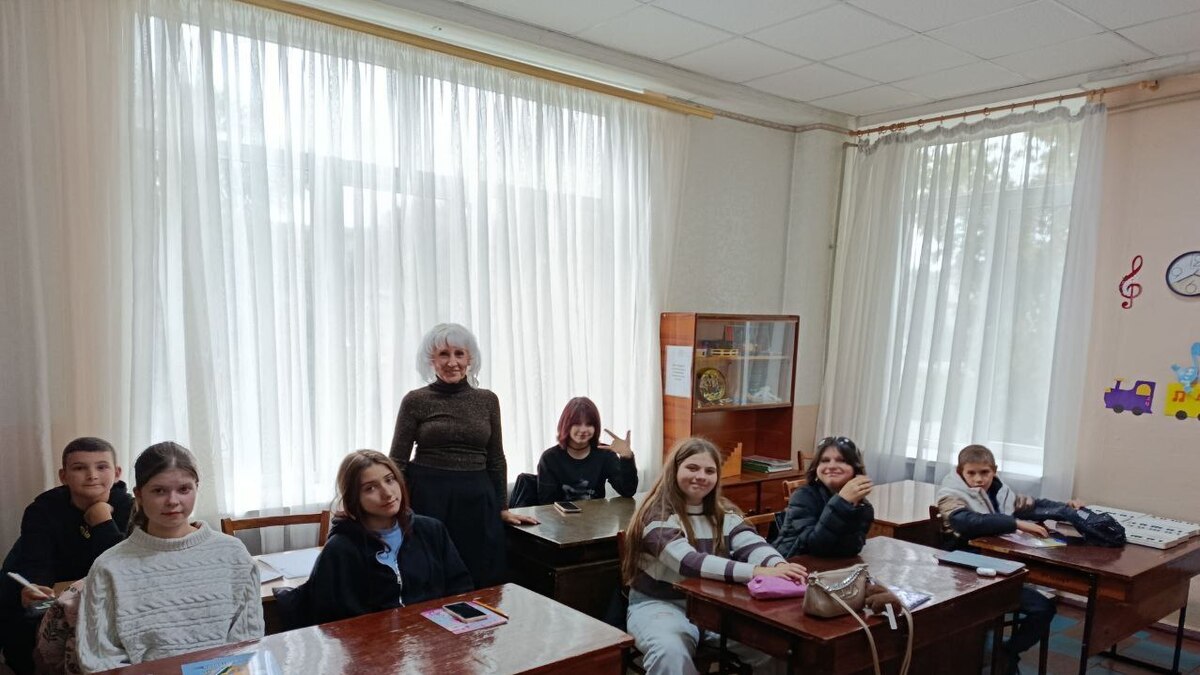 Про цінність миру та добра говорили у Кам’янській школі мистецтв №5