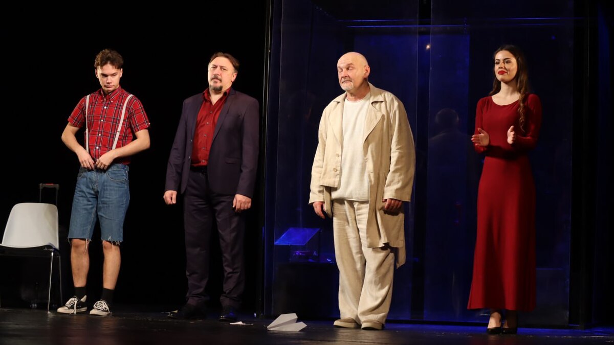 Маріупольський театр у Кам’янському: “Косметика ворога” як сеанс психотерапії