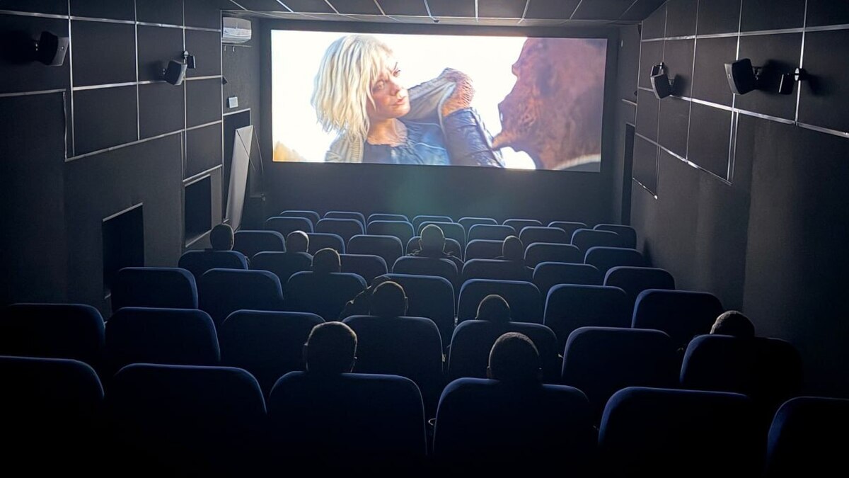 Кіно, що зігріває: у Кам’янському відбувся показ для захисників