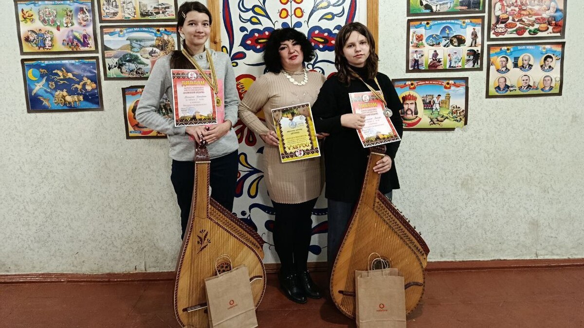 Юні бандуристки з Кам’янського підкорили “Волинський кобзарик”!