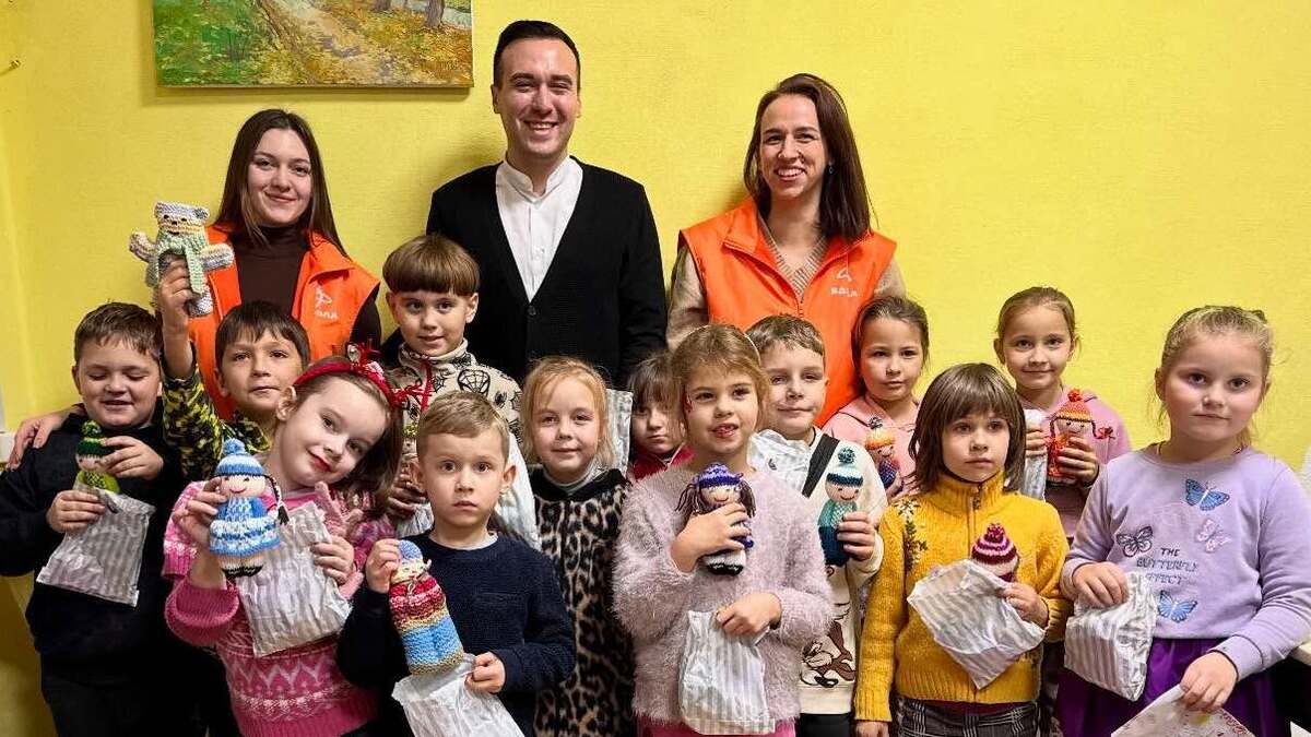 У Кам’янському волонтери створили для дітей казковий майстер-клас