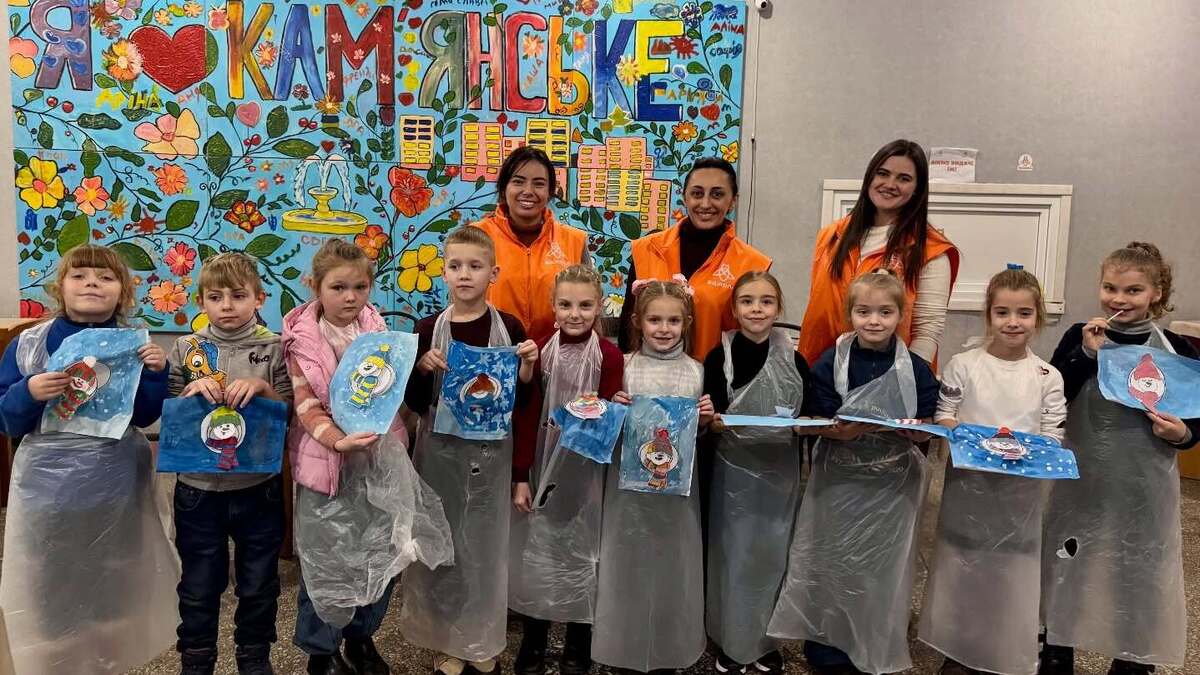 Малюємо разом: у Волонтерському центрі тривають відкриті творчі майстер-класи