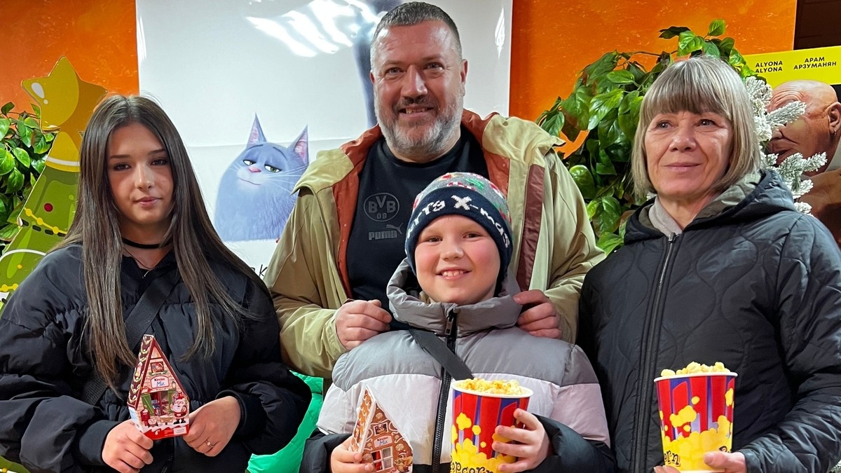 Родини захисників долучилися до святкового кіноперегляду напередодні Нового року