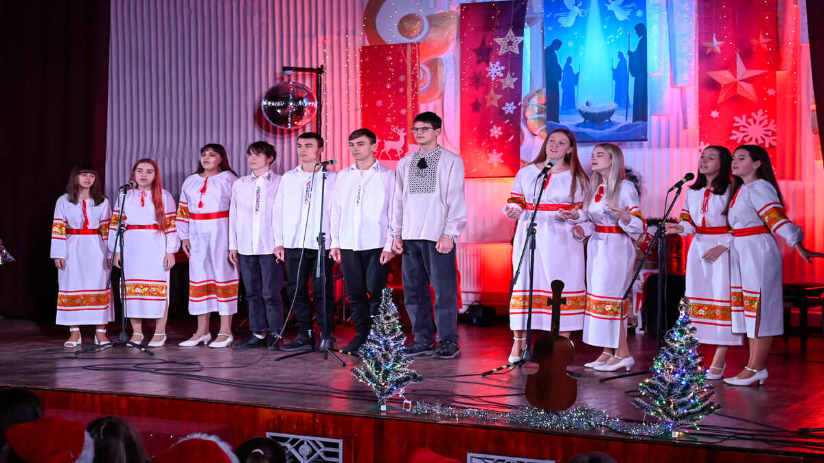 VII міський фестиваль “Різдвяна зірка”: світло талантів у Кам’янському