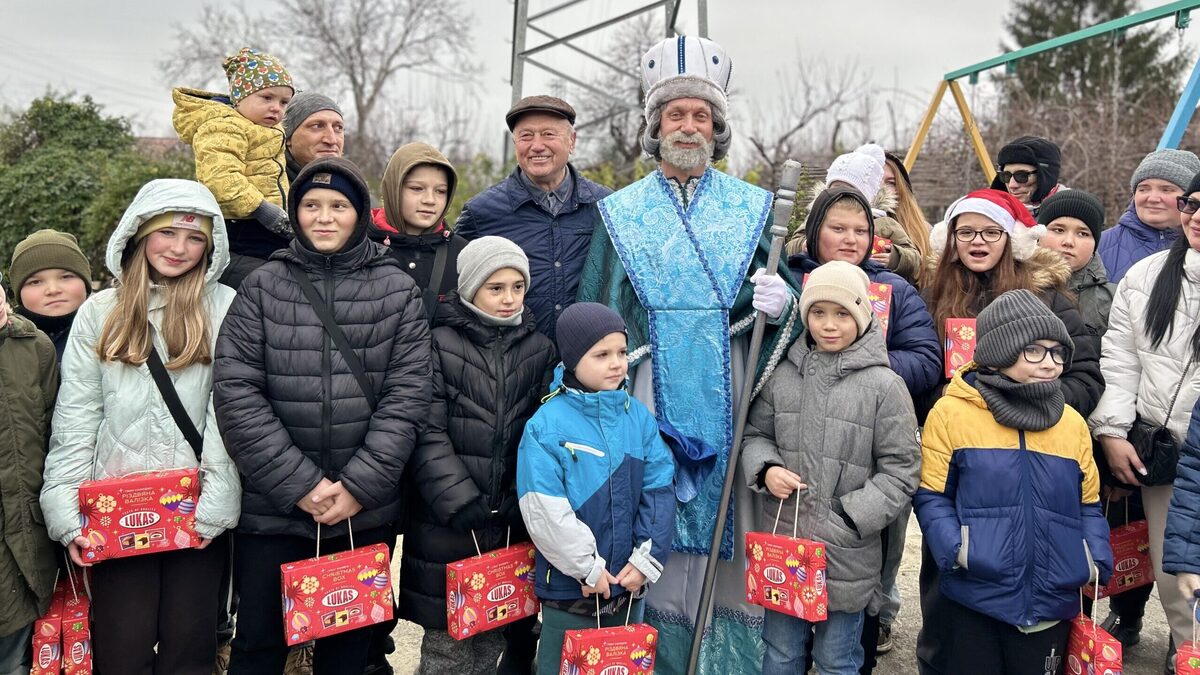 Турбота поруч: у Кам’янському дітям влаштували тепле свято за підтримки “Бджоли”