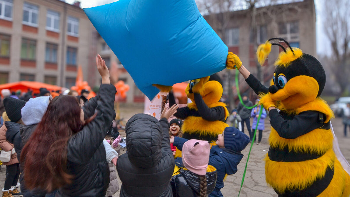 Родинне свято у Ліцеї №7: день тепла, єдності та добрих справ від ГО “Бджола”