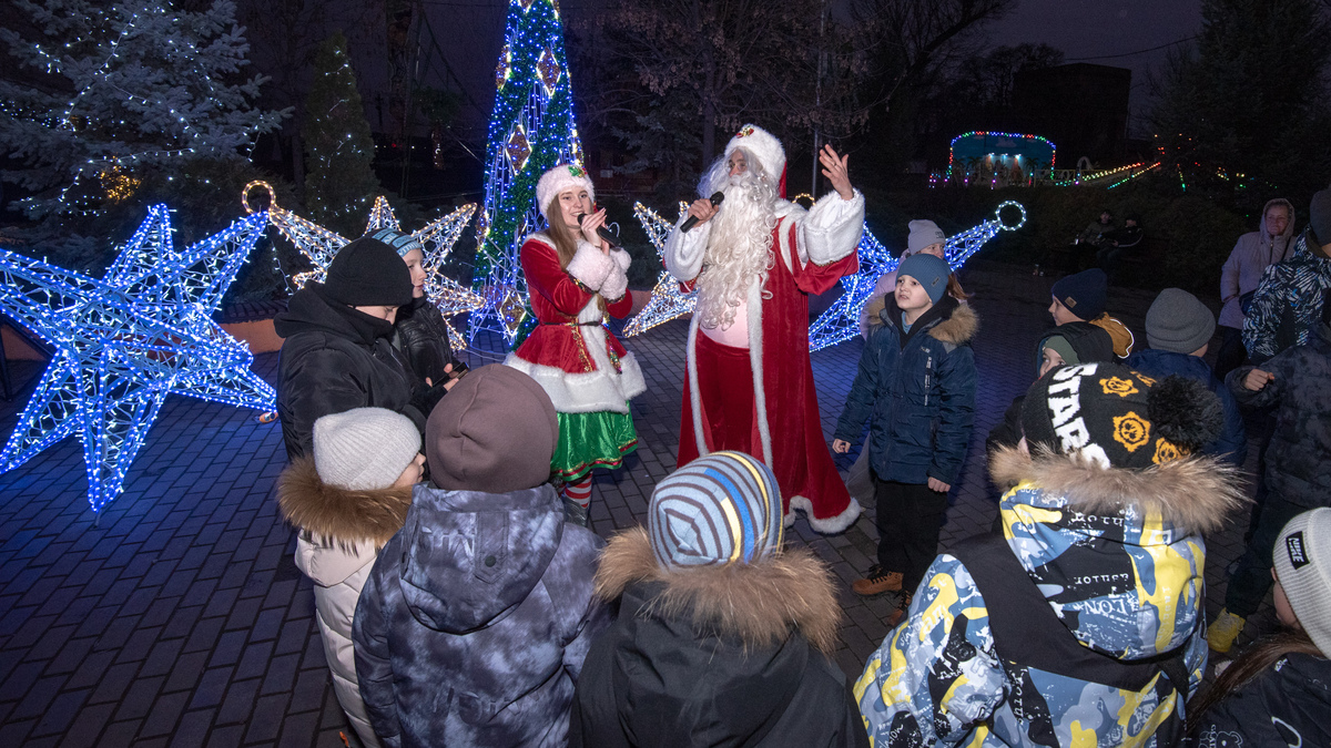 Зимове свято в серці міста: як у Кам’янському дарували дітям радість