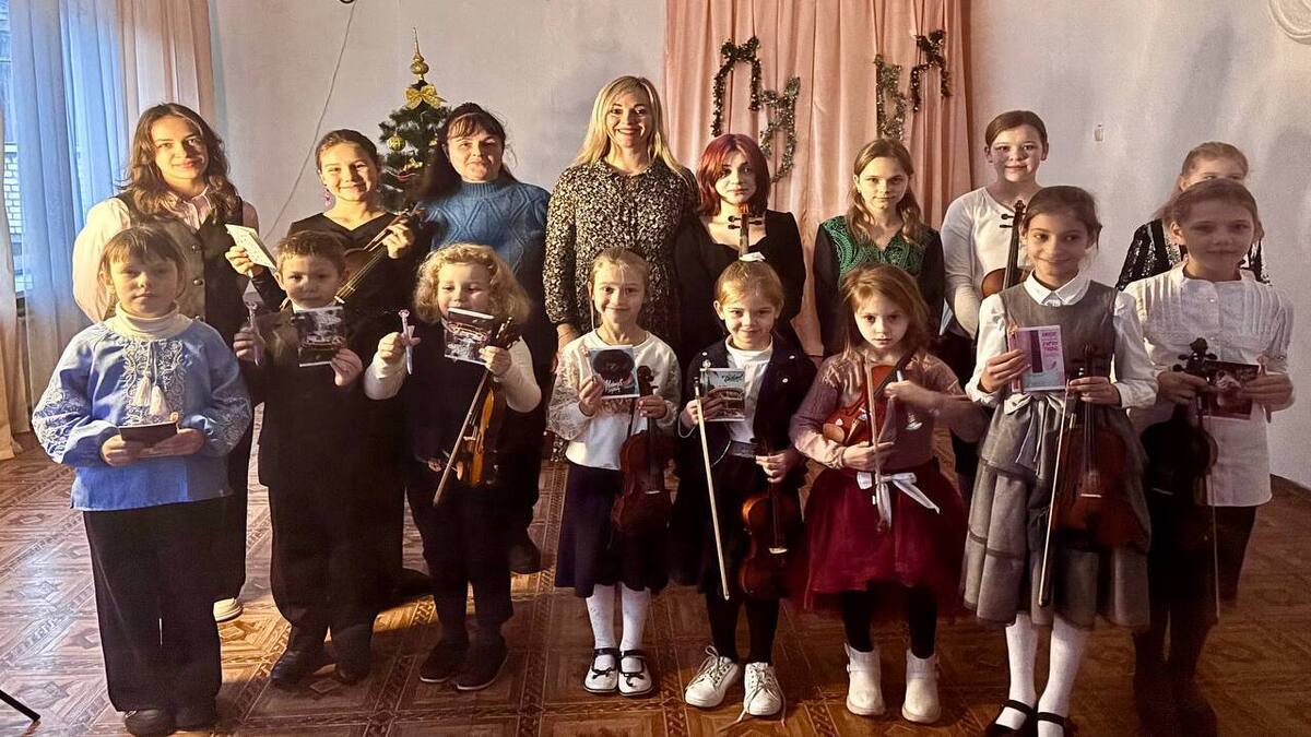 Чарівна королева музики: Міжнародний день скрипки в Камʼянській школі мистецтв №2