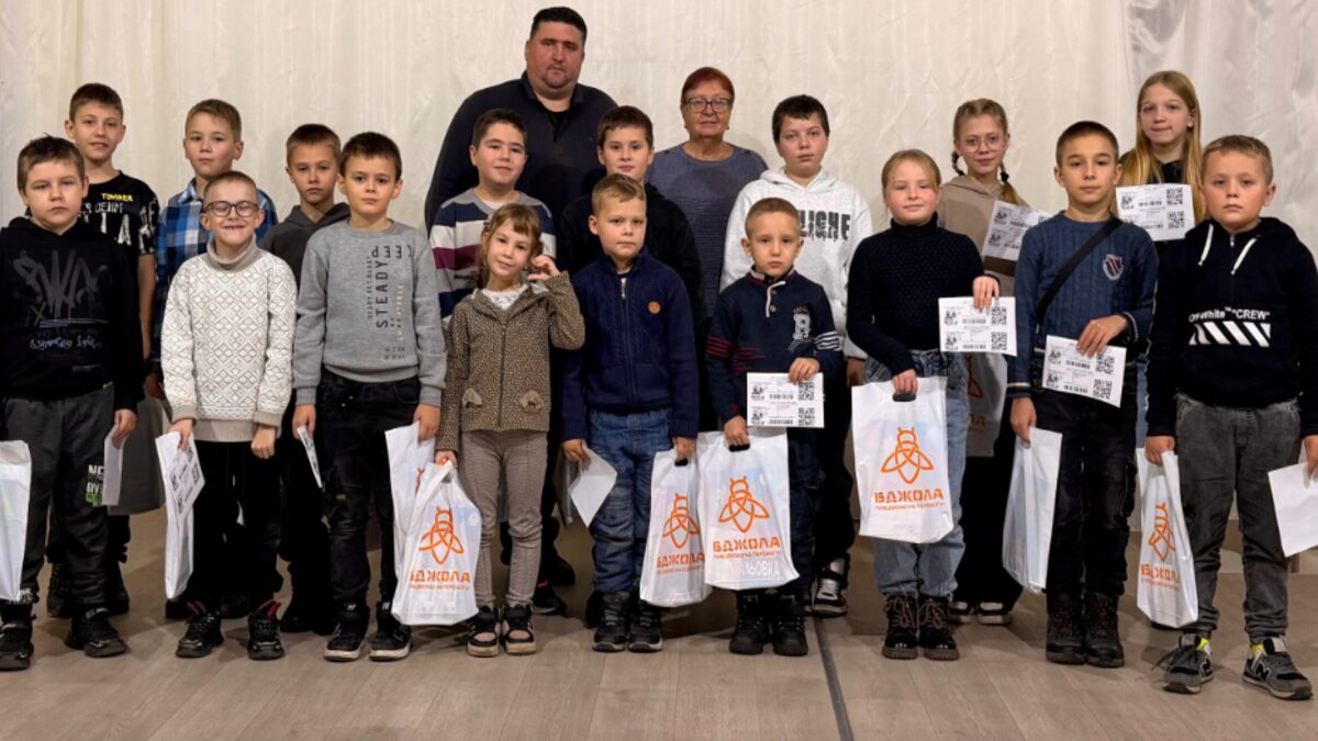 Разом із батьками до казки: у Кам’янському об’єднали родини навколо театрального дива