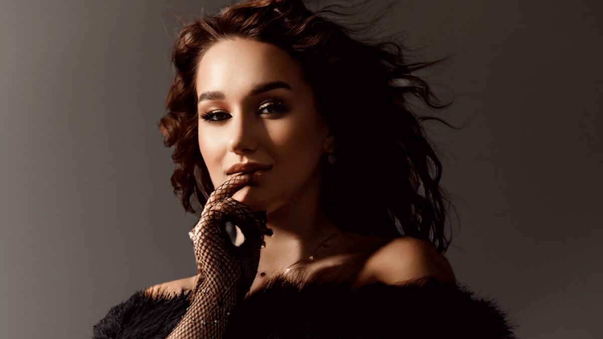 Українська співачка Ірина Шегеда презентувала чуттєву композицію “Мінор”