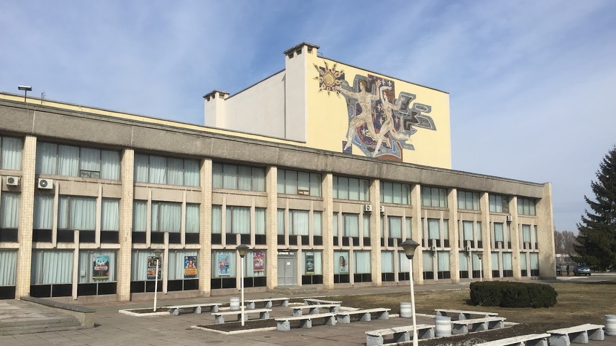 Вітаємо незламний “Хімік”: 55 років служіння культурі та виховання талантів у Кам’янському!