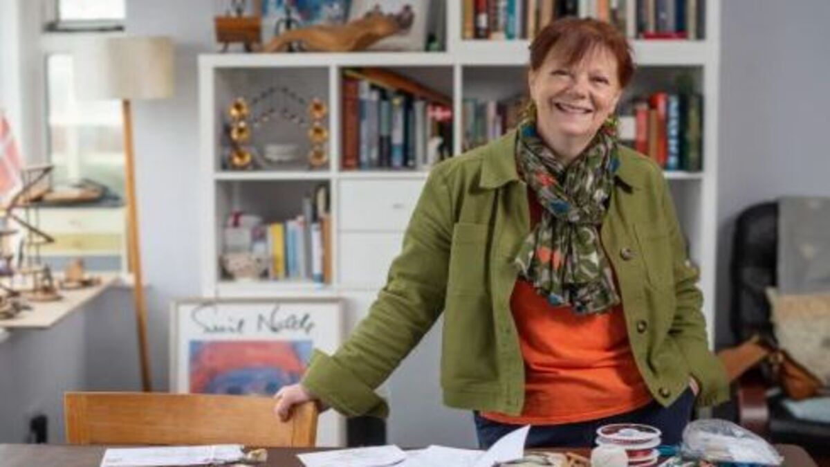 “Остання квітка пошти”:  художниця перетворює листи на паперовий сад