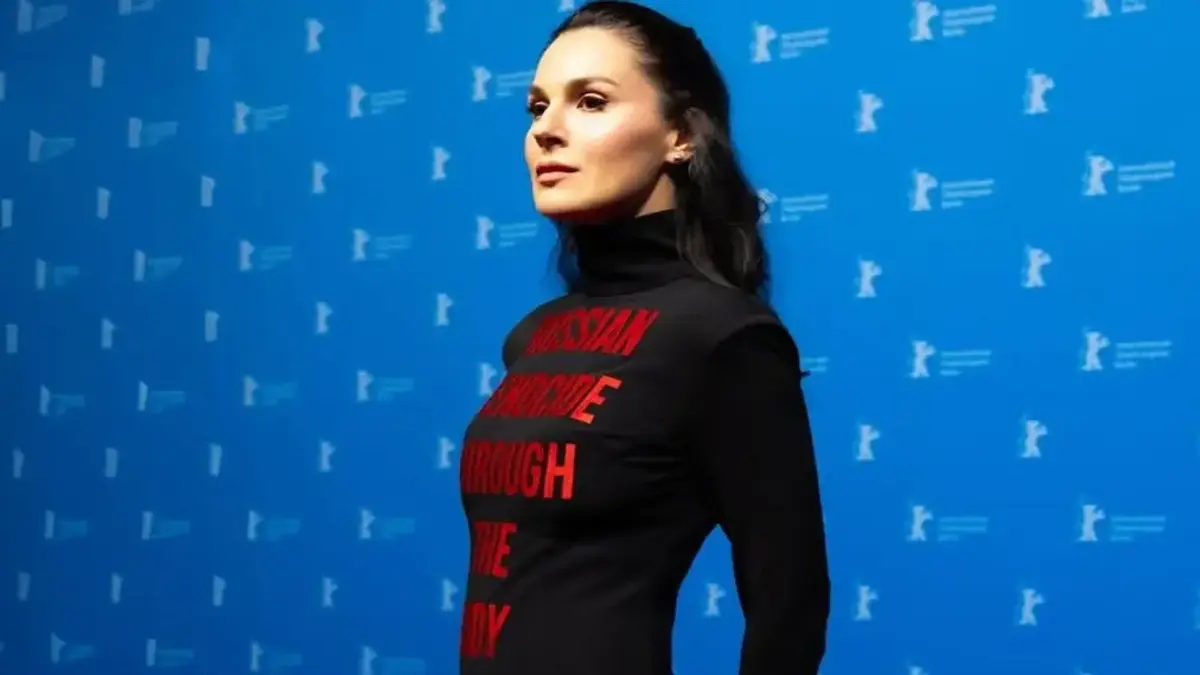 Маша Єфросиніна вразила маніфестом на Берлінале-2026: “російський геноцид через тіло”