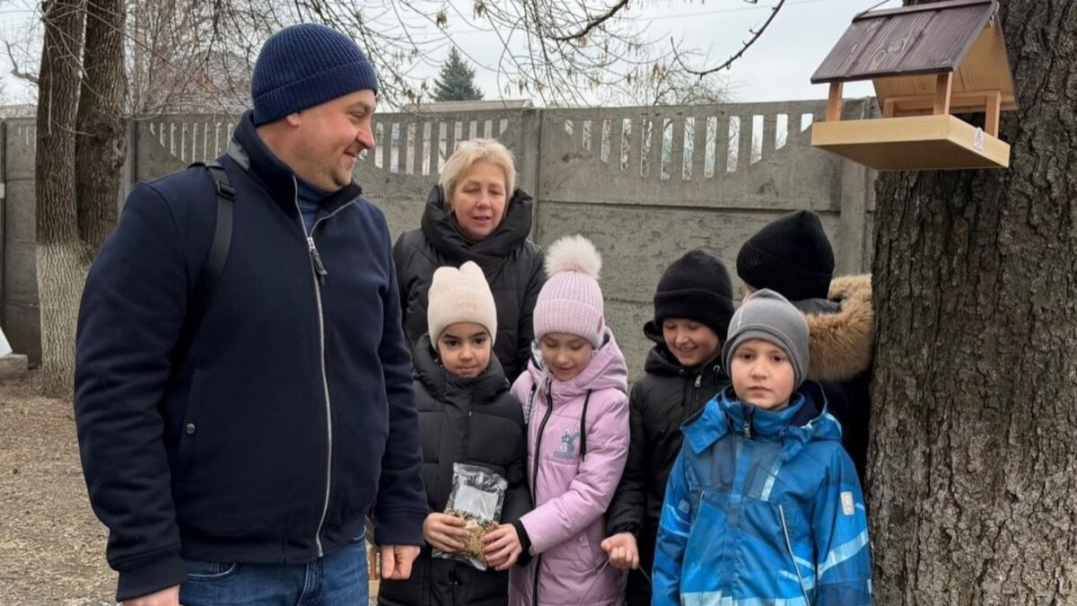 Турбота, що зігріває, або як у гімназії №35 допомагали птахам перезимувати
