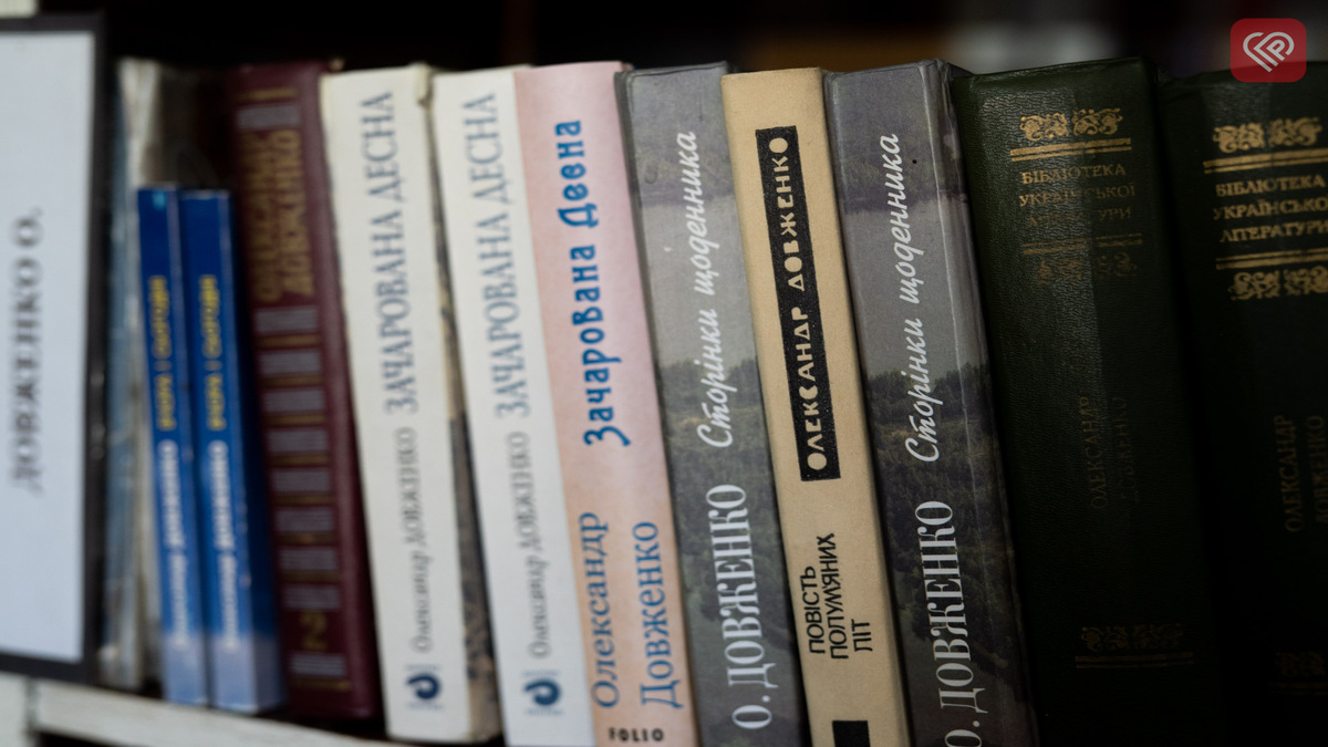 У бібліотеках Дніпра триває тепла акція “Подаруй бібліотеці книгу”!