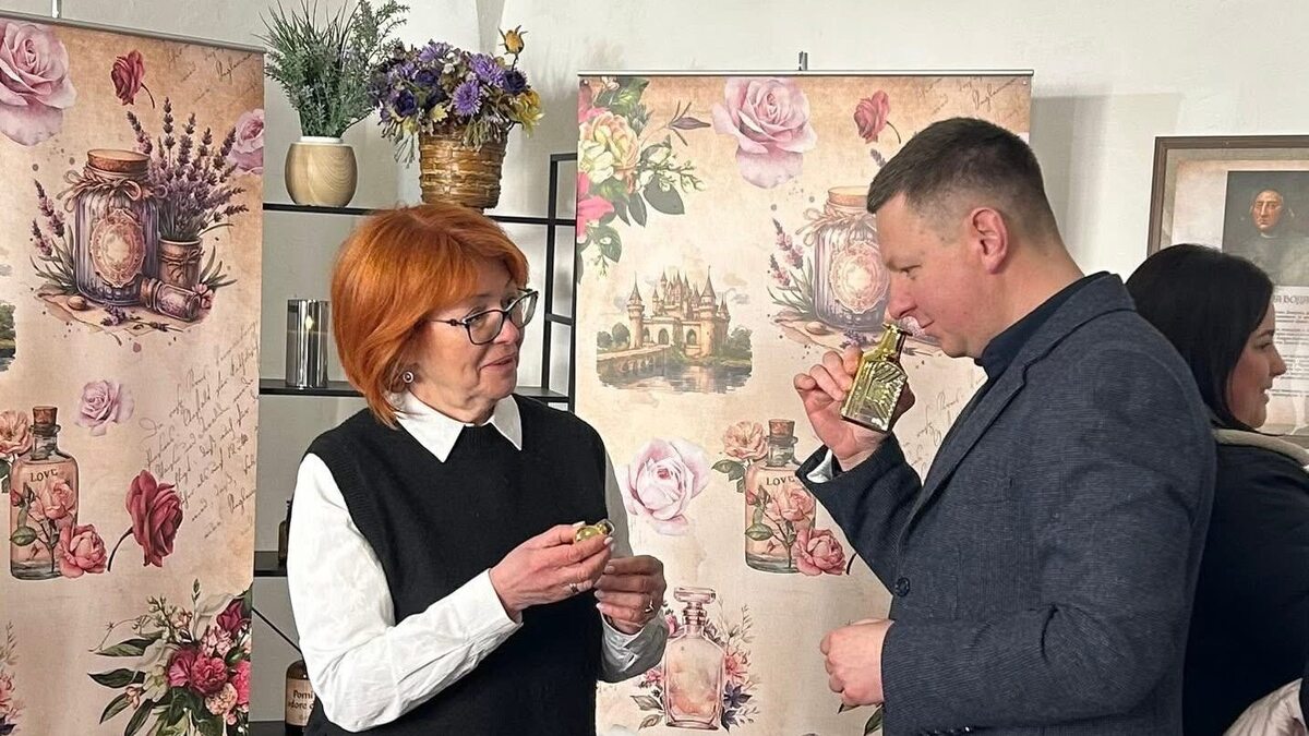 В Мукачівському замку “Паланок” презентували виставку “Парфуми Європи”