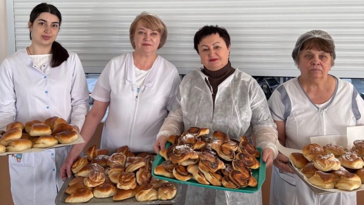 “Смачна підтримка”: у ліцеї №3 готували домашню випічку для захисників