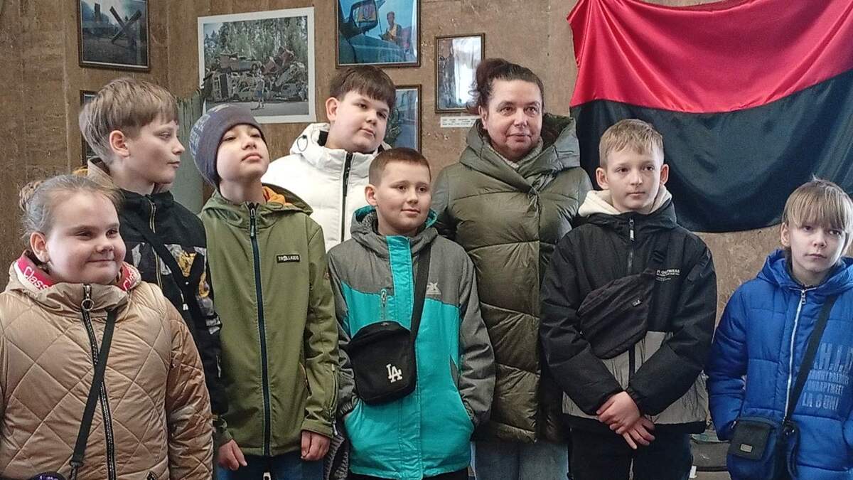 Ученики гимназии №17 на выставке «Украина. Цена Свободы»