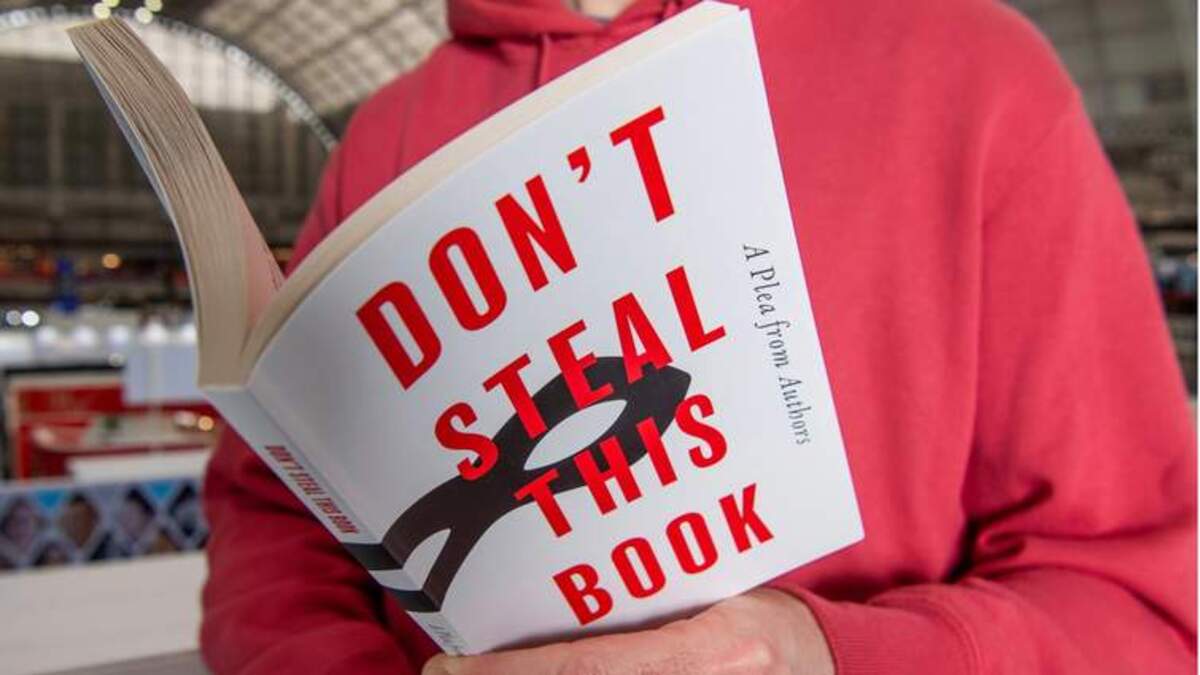 10 тысяч авторов презентовали издание с пустыми страницами в знак протеста против ИИ