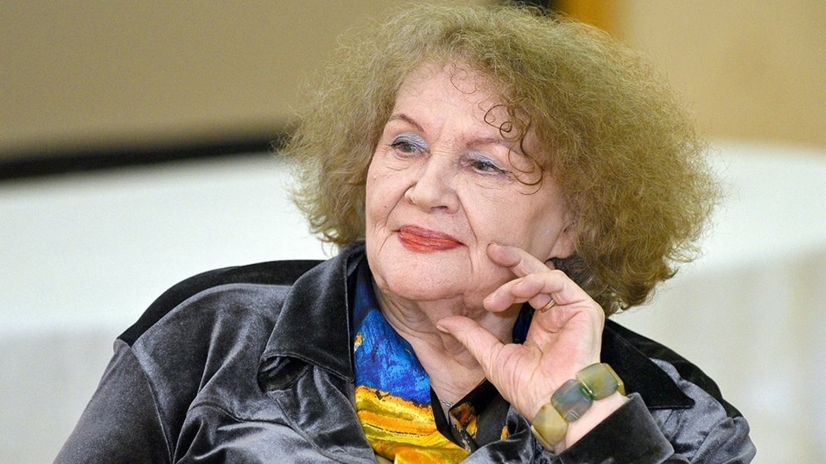 Життя без коректур: вітаємо з днем народження легендарну Ліну Костенко!