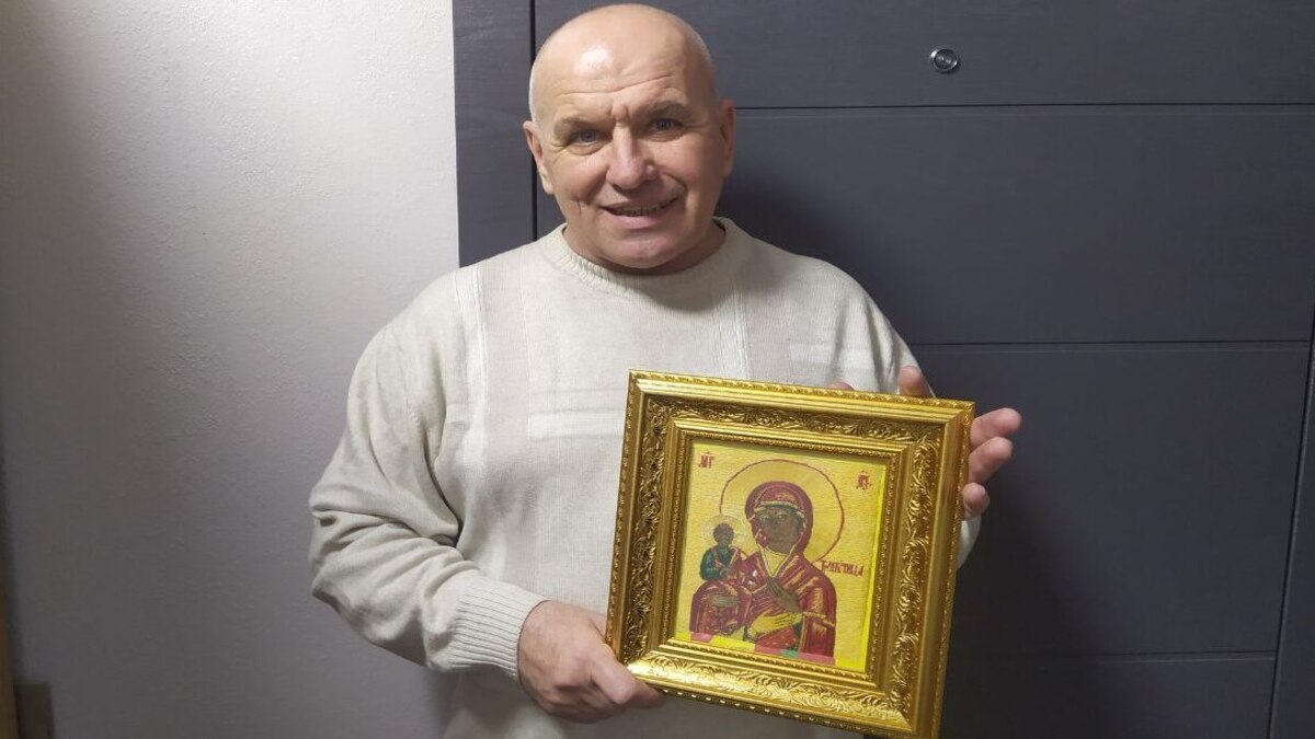 Замість пензля — голка: незвичайна історія Костянтина Діденка, який володіє рідкісною технікою “шовкового малюнка”