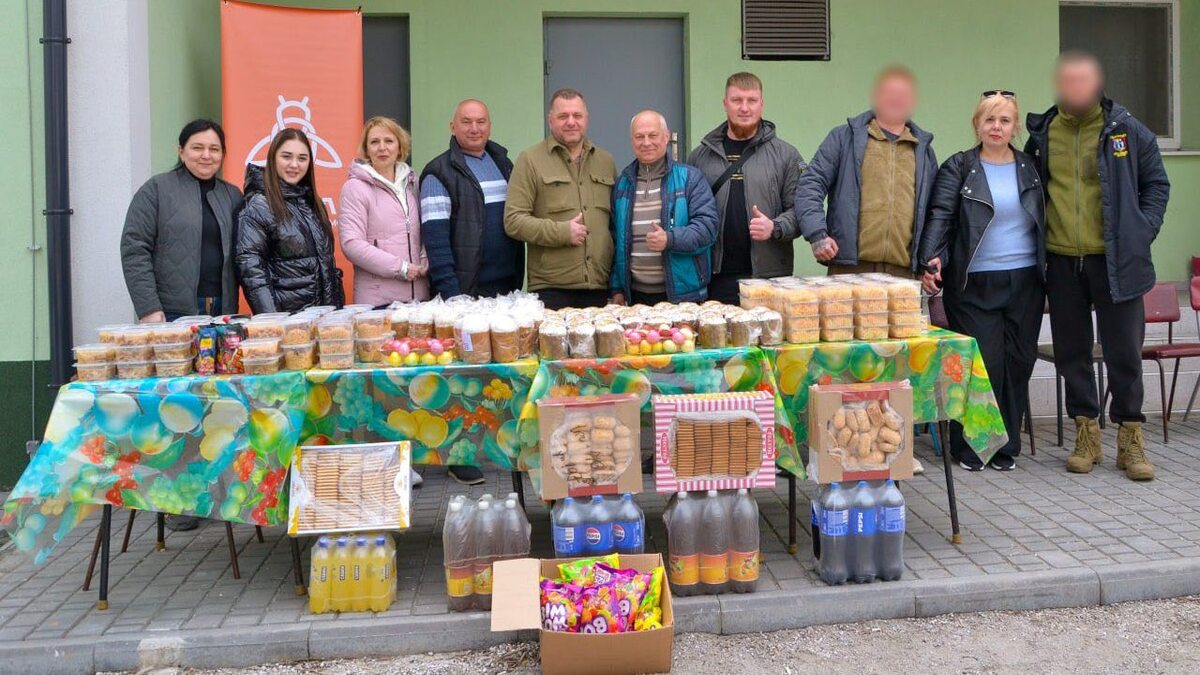 Поддержка и праздничное настроение: защитников в госпитале поздравили с Пасхой