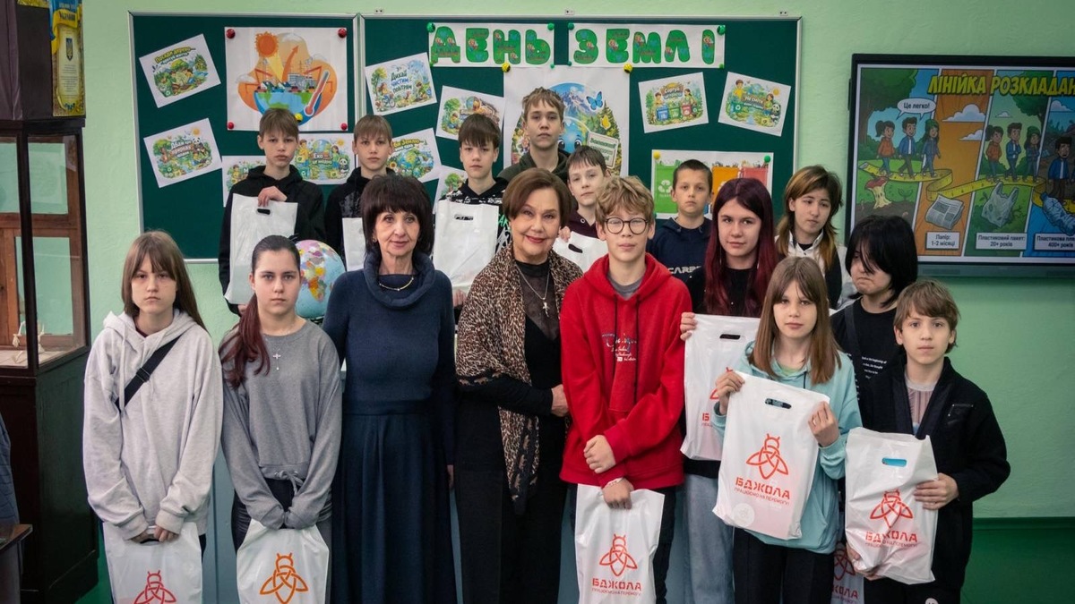 У Кам’янському театр та школа “Гармонія” провели спільну екологічну акцію