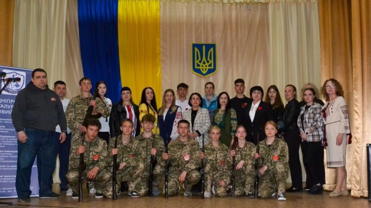 В Приднепровском металлургическом профессиональном колледже почтили память павших Героев