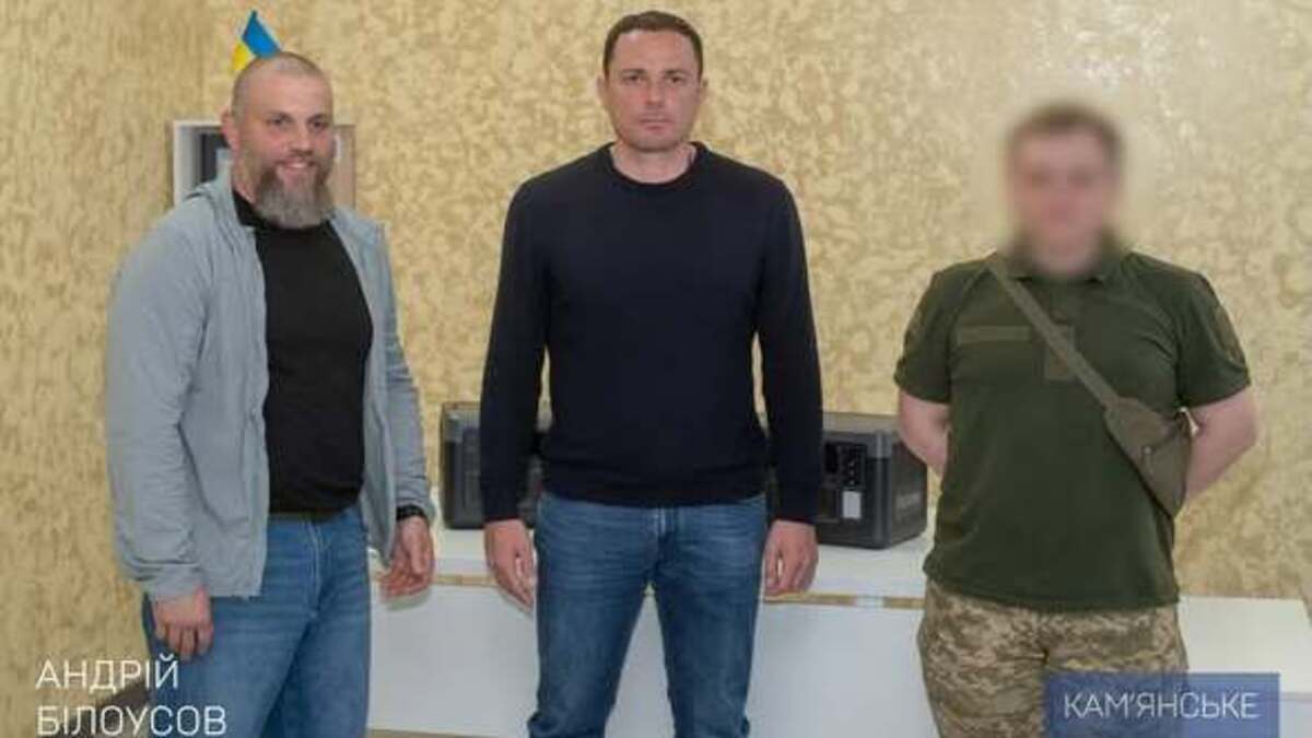 Каменское передало зарядные станции бойцам полка «Айдар»