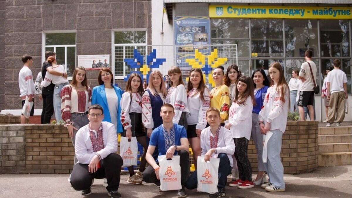 Как металлургический колледж в Каменском отпраздновал День вышиванки