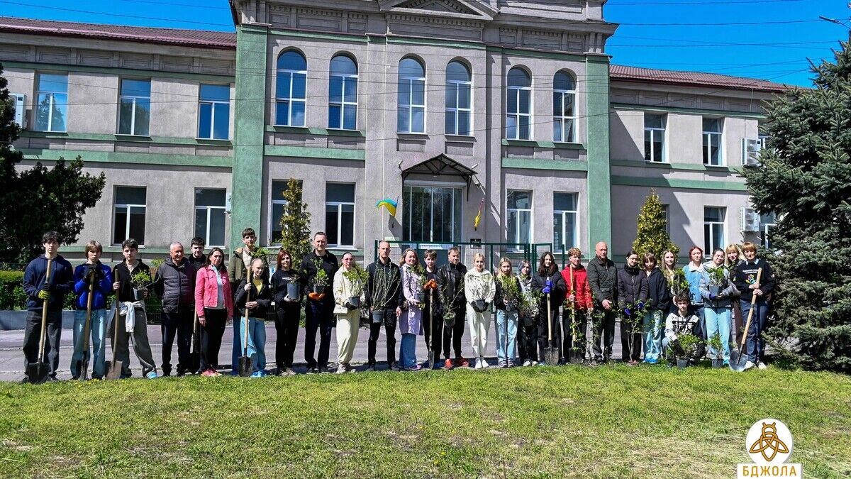 Територія Наукового ліцею Кам’янського перетворилася на сучасну зелену зону