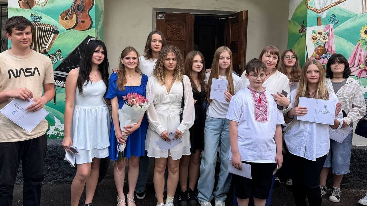 В Каменской школе искусств №3 прошел торжественный выпускной вечер