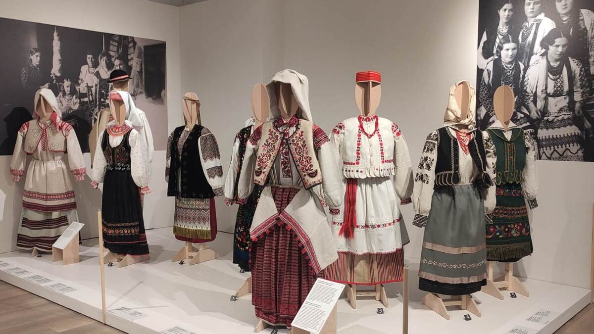 В Словении презентовали масштабную выставку украинской народной одежды